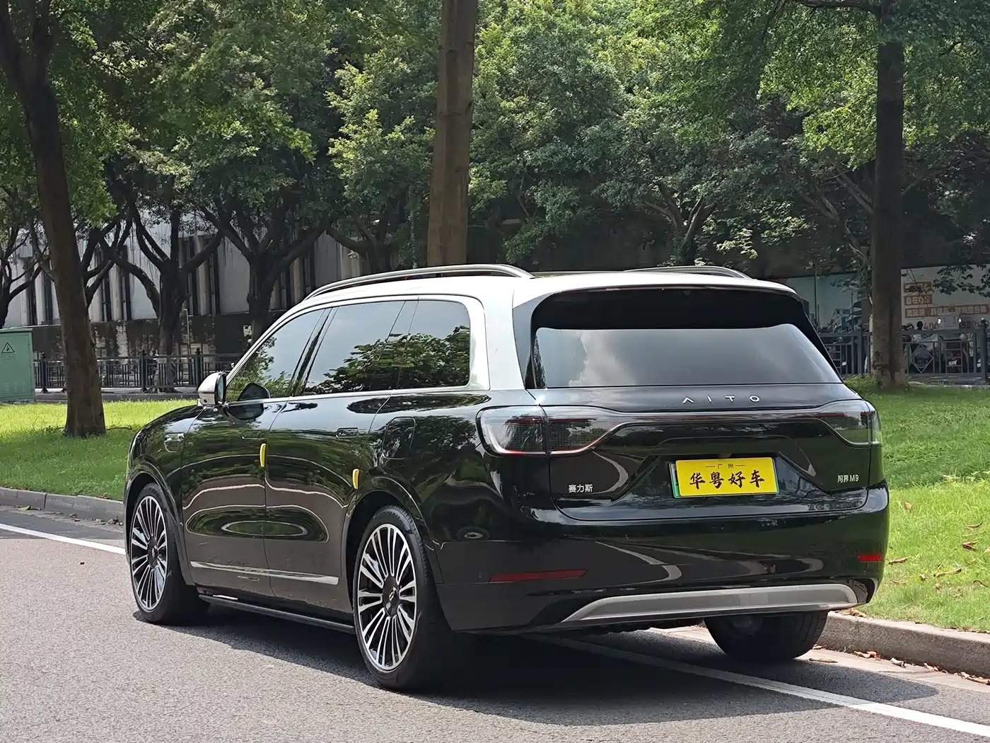 AITO Wenjie AITO M9 2024 Extended Range Ultra 42kWh 6-Seater фото 4