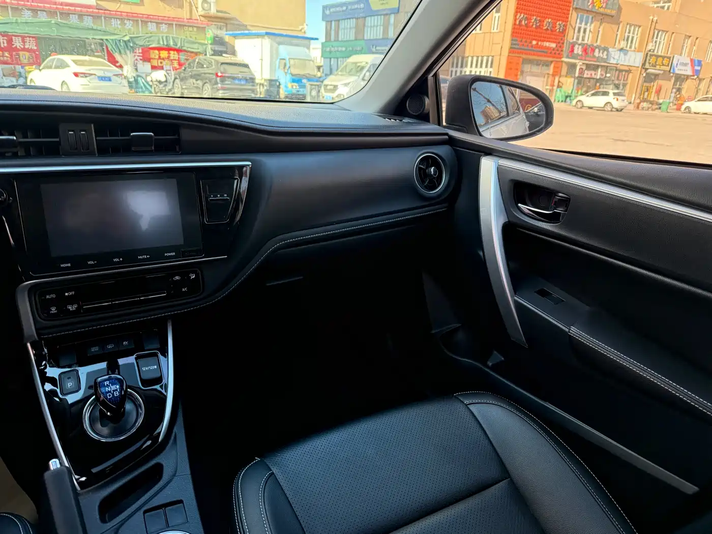 Toyota Corolla Twin Engine E+ 2019 1.8L E-CVT Leading Edition фото 15