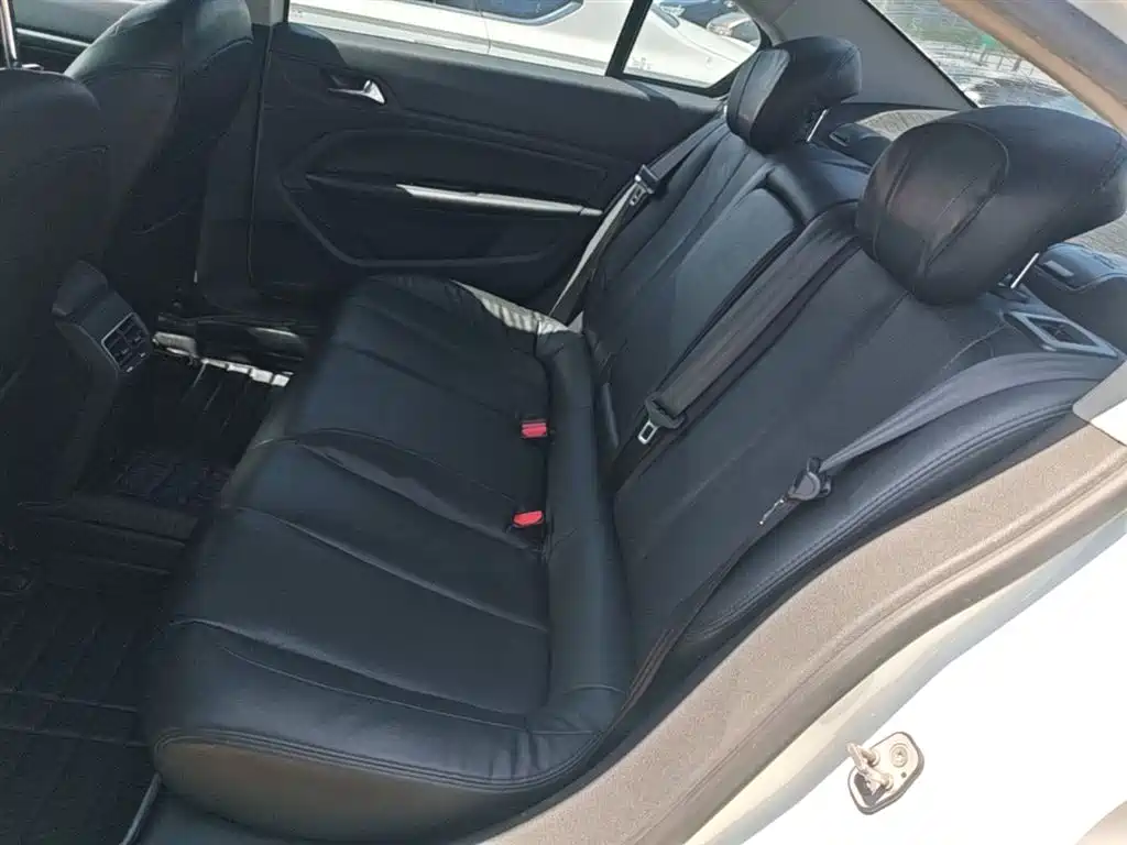 Peugeot 408 2015 Model 1.2T Automatic Luxury Edition фото 17