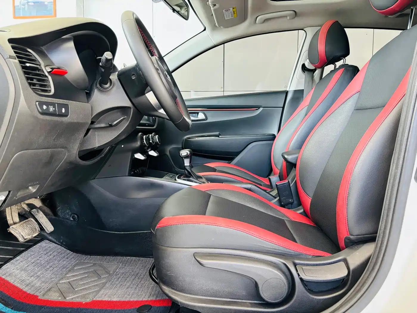 Kia KX CROSS 2018 1.6L Automatic Smart Sunroof Edition фото 9