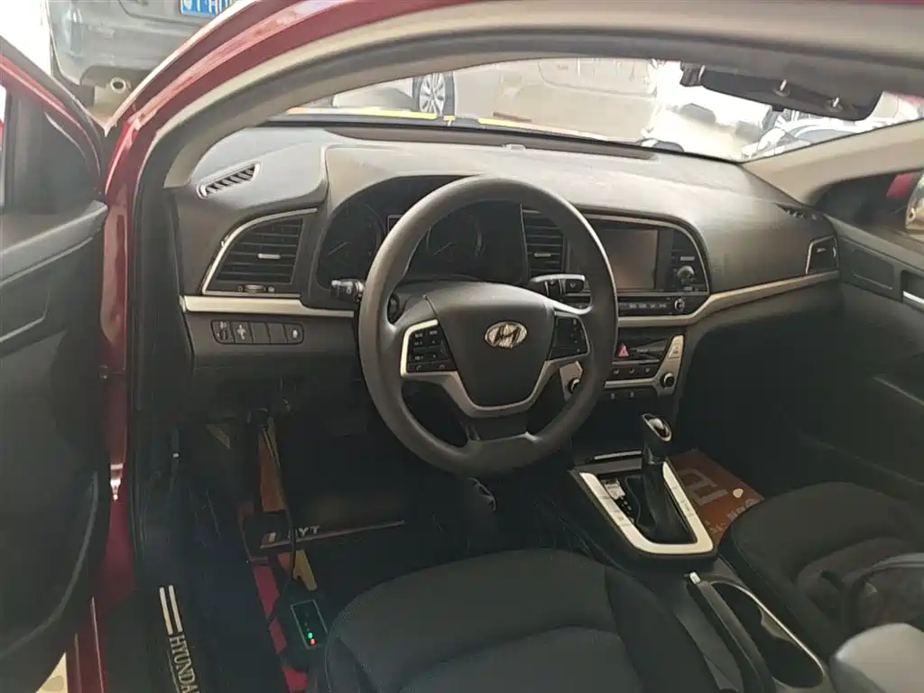 Hyundai Elantra 2016 Model 1.6L Automatic Smart Elite фото 11