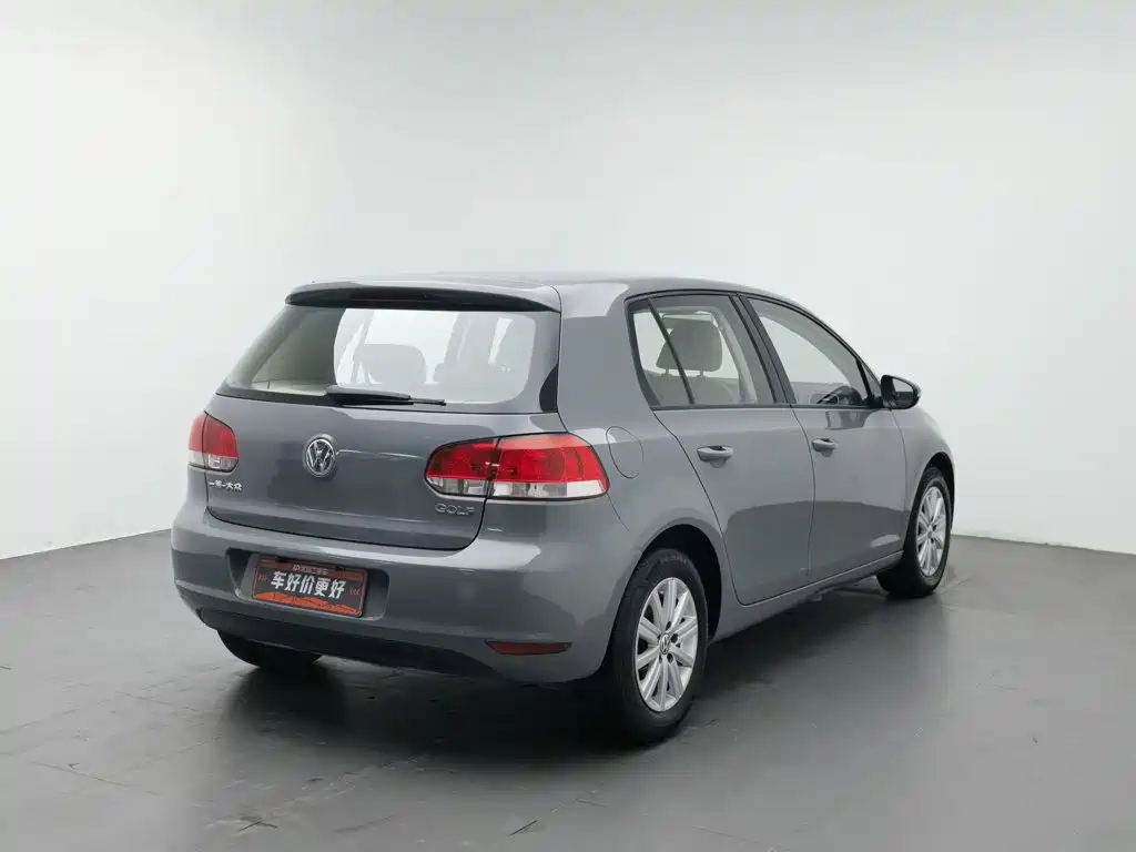 Photo 2 - Volkswagen Golf
