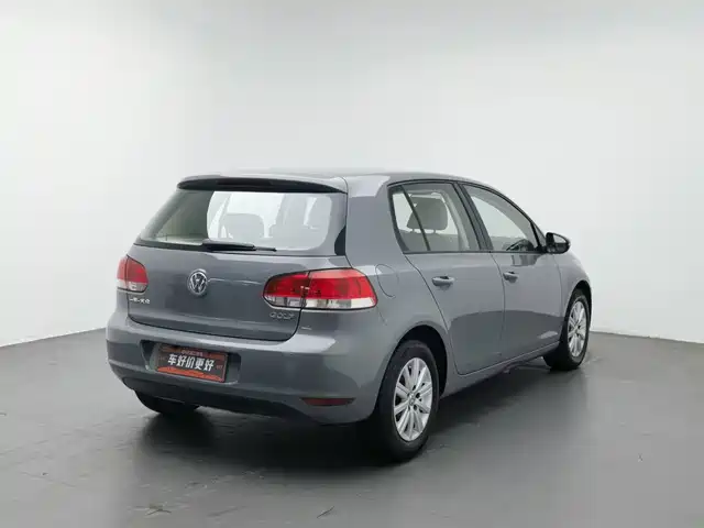 Volkswagen Golf 2011 Model 1.6 Automatic Fashion — фото 2