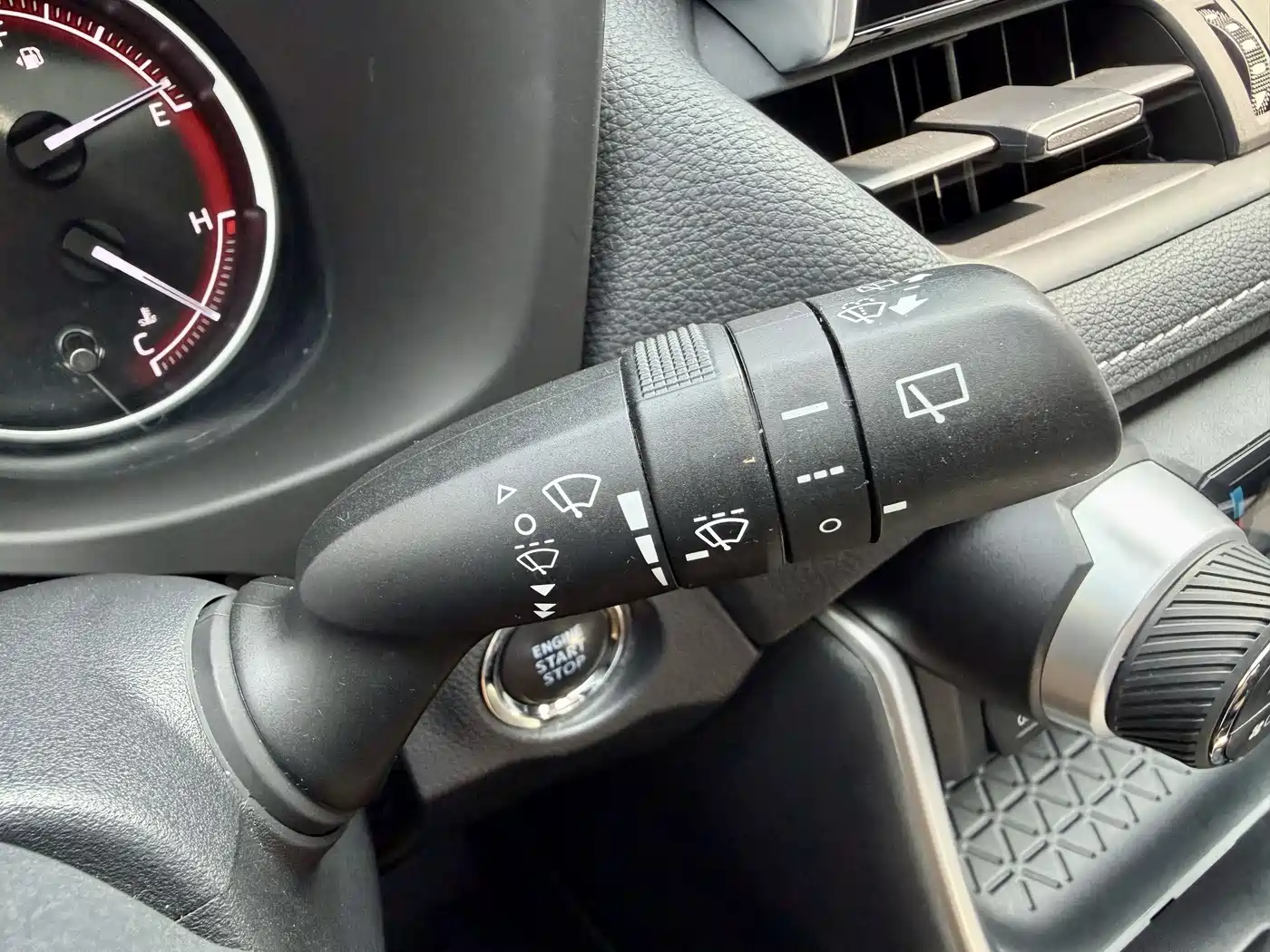 Toyota RAV4 Rongfang 2022 2.0L CVT 2WD Trend Edition фото 19