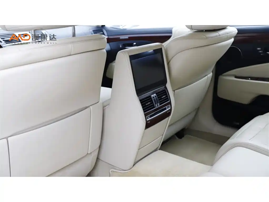 Фото 9 - Lexus LS