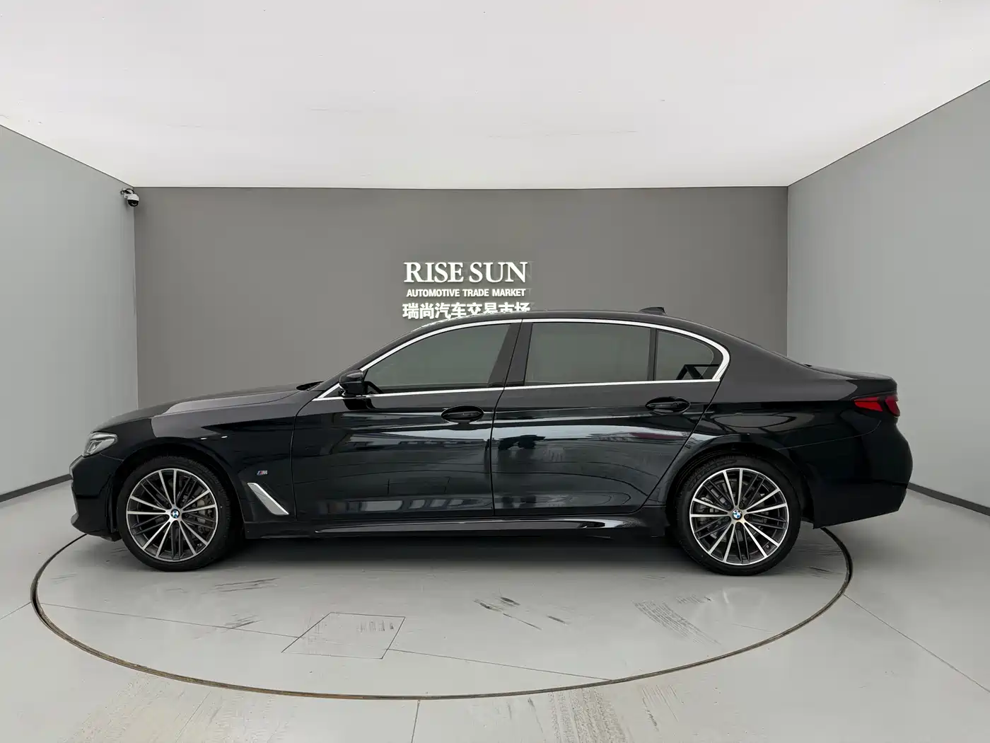 BMW 5 Series 2023 530Li Leading M Sport Package фото 4