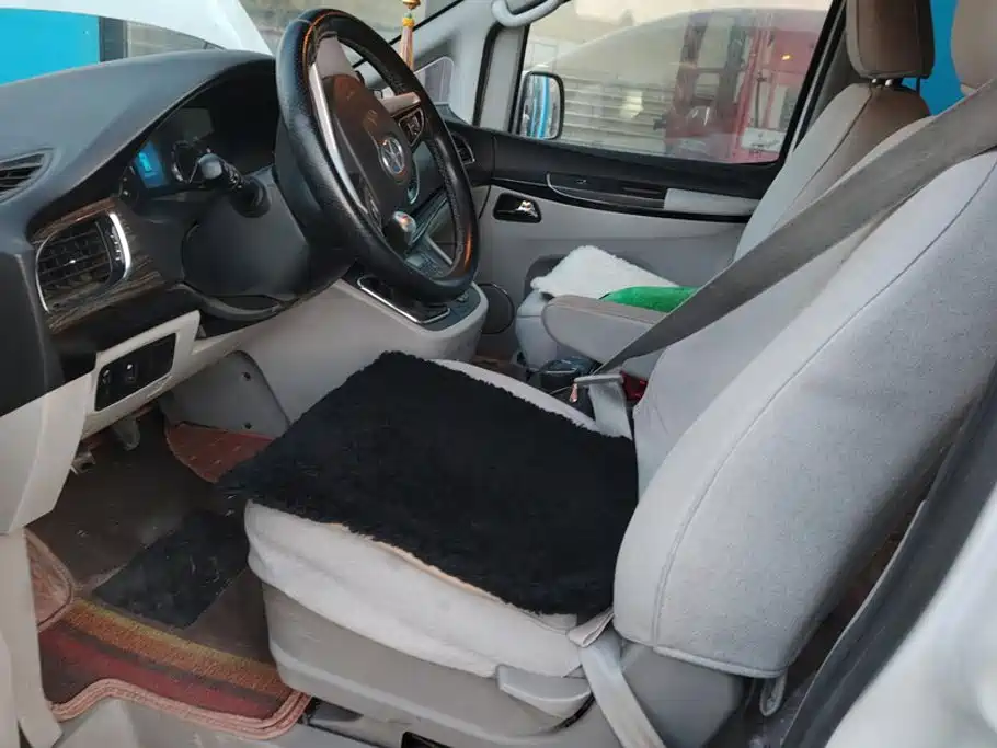 JAC Refine M5 2014 2014 Color Tour 2.0T Gasoline Manual Business