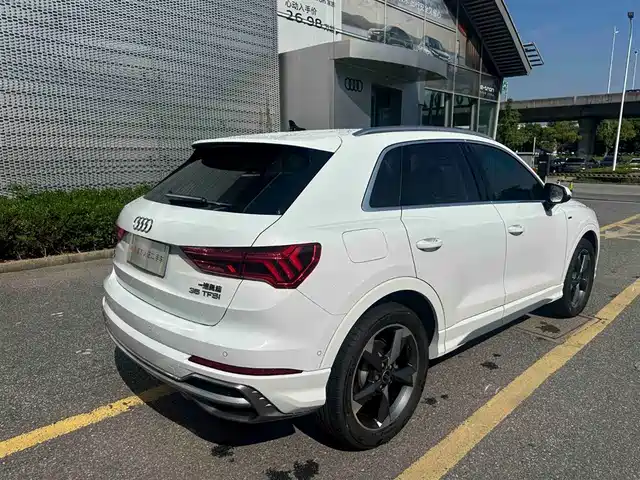Audi Q3 2023 35 TFSI Fashion Dynamic Model (1.5T) — фото 4