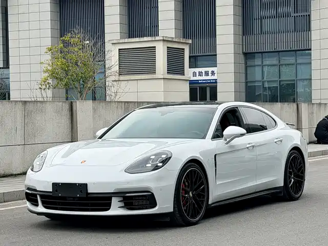 PORSCHE PANAMERA
