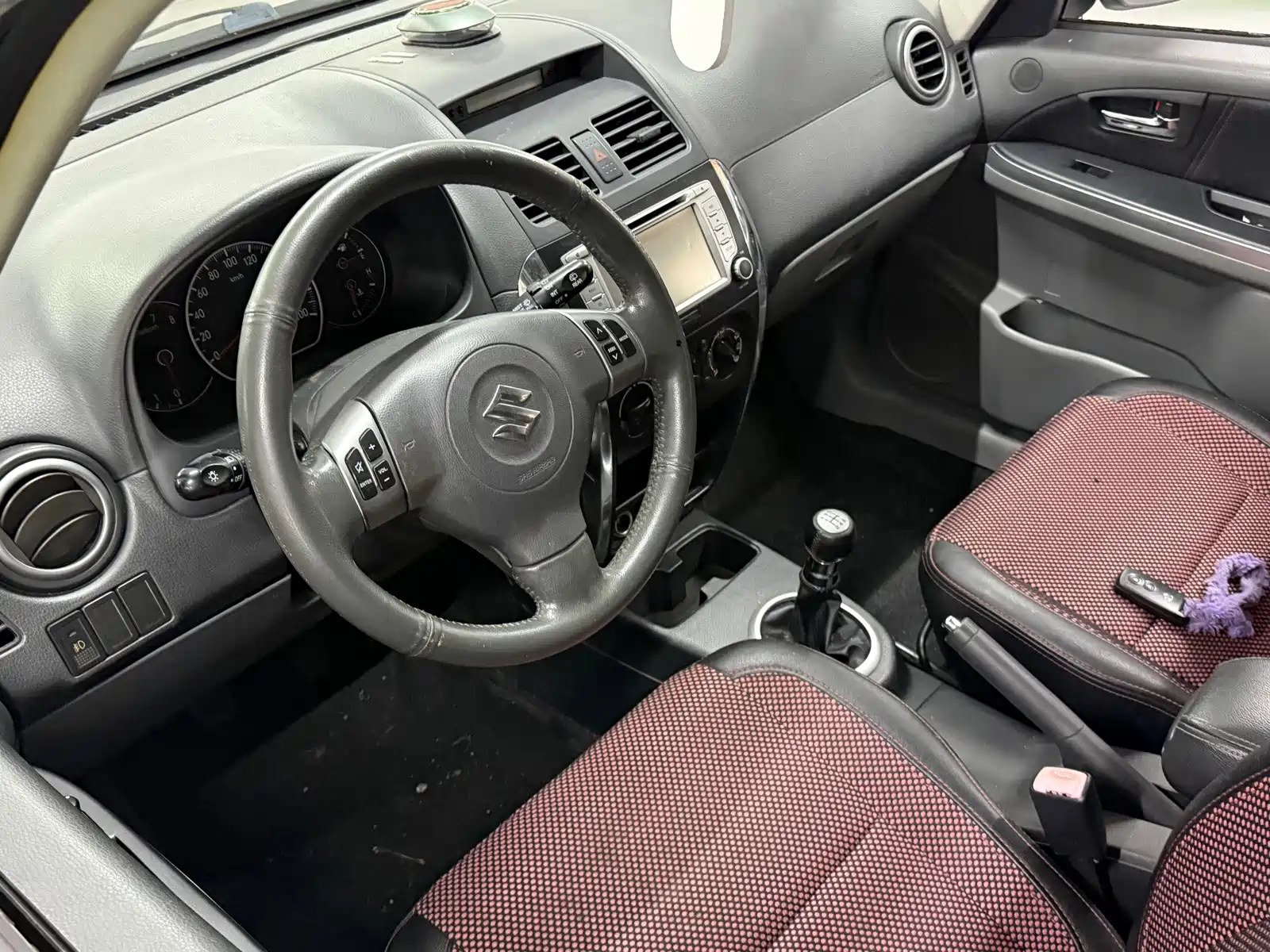 Photo 6 - Suzuki SX4