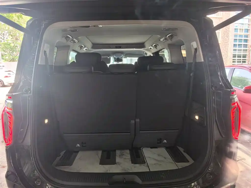 Hongqi HQ9 2023 2.0T Smart Connect Flag Enjoy Edition фото 19