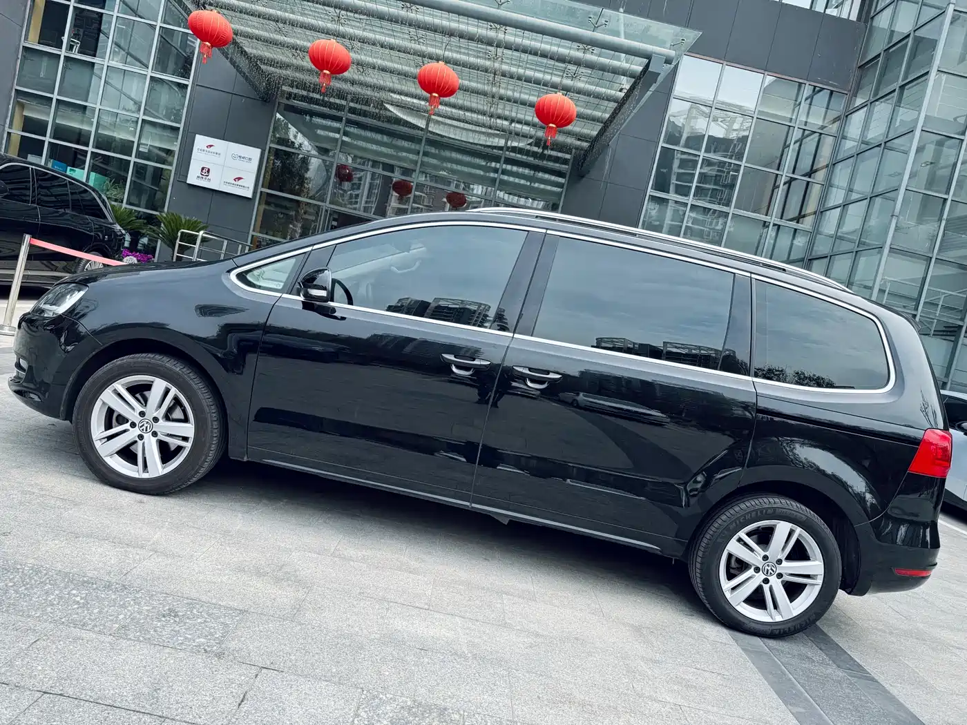 Volkswagen Sharan 2015 1.8TSI Comfort фото 7
