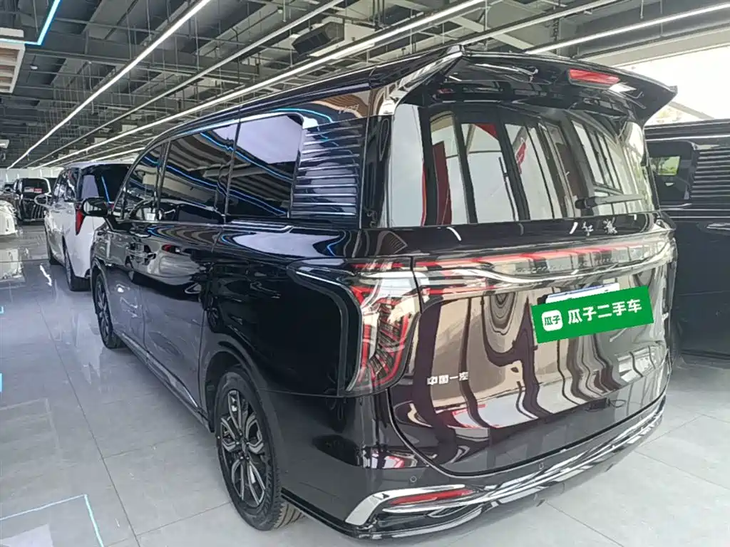 Hongqi HQ9 2023 2.0T Smart Connect Flag Enjoy Edition фото 5