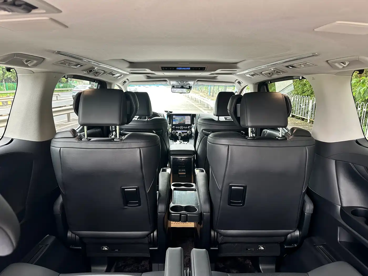 Фото 16 - Toyota Vellfire