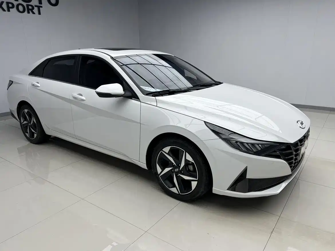 Hyundai Elantra 2021 1.5L CVT GLX Elite Edition фото 4