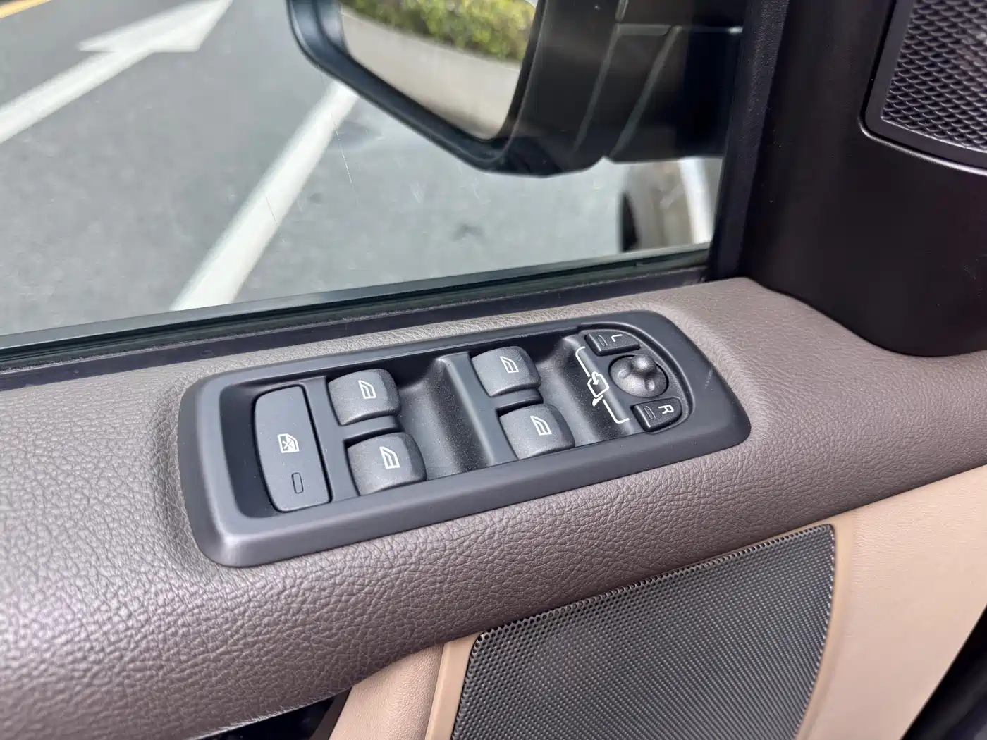 Land Rover Discovery 2012 3.0 SDV6 HSE Diesel фото 11