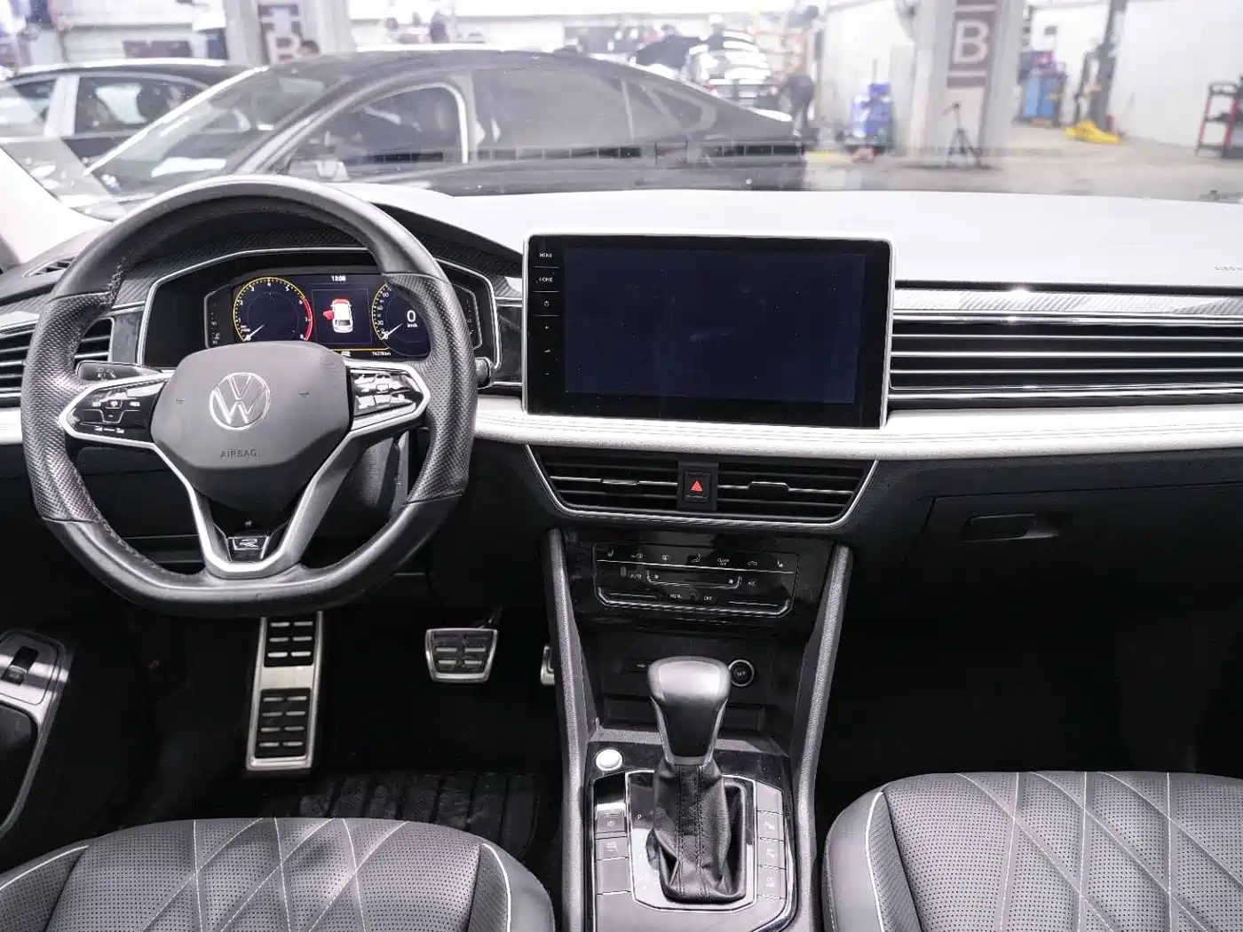Volkswagen Tiguan L 2022 330TSI Auto 2WD R-Line Premium Edition фото 18