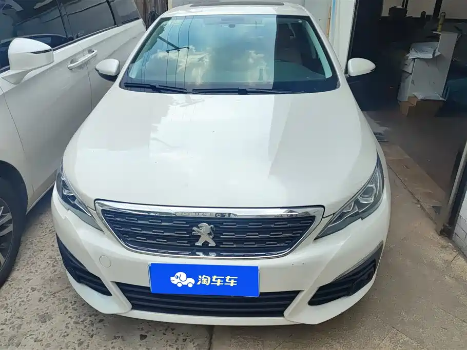 Peugeot 308 2018 1.6L Auto Luxury Edition фото 2