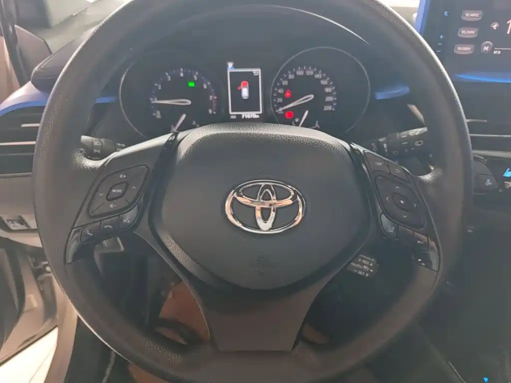 Toyota C-HR 2019 2020 Model 2.0L Leading