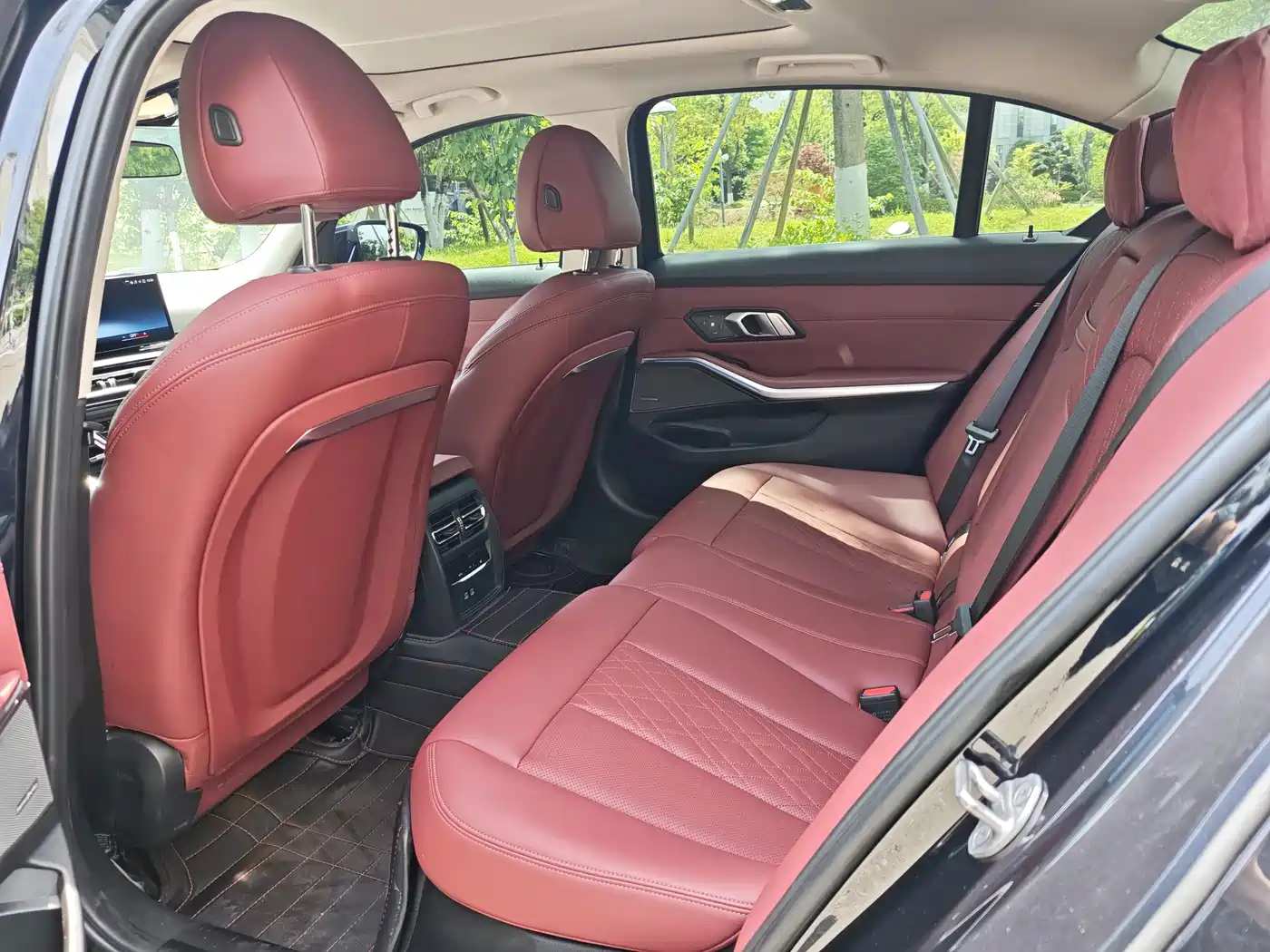 BMW 3 Series 2023 325Li M Sport Black Night Package фото 10