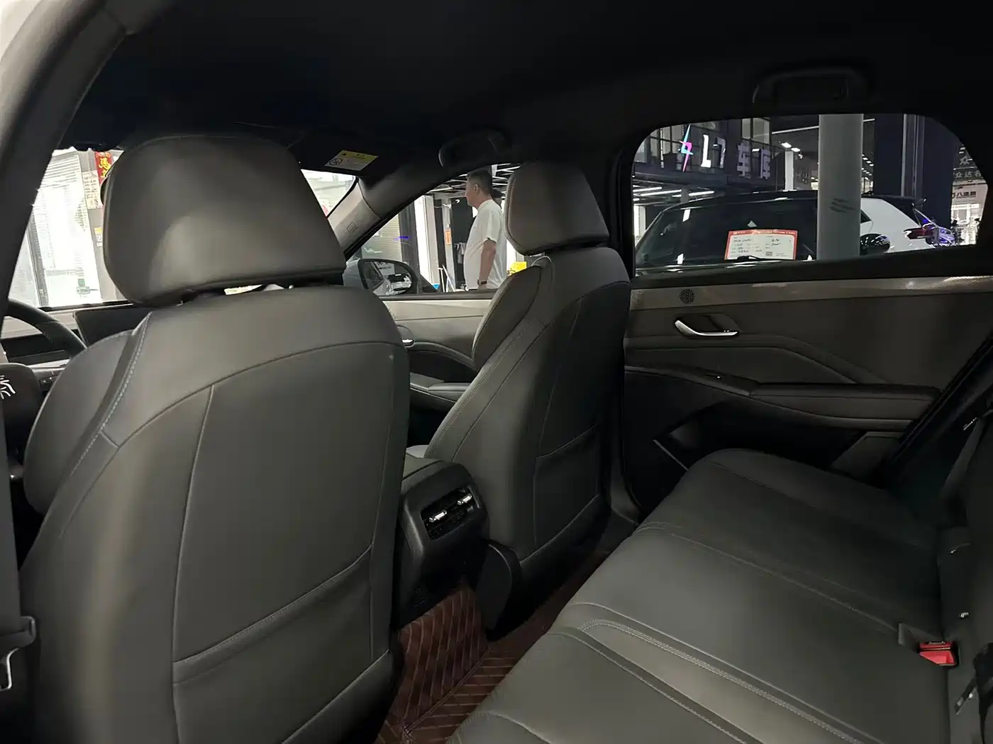 BYD Qin PLUS 2025 DM-i Smart Drive 55KM Leader фото 10