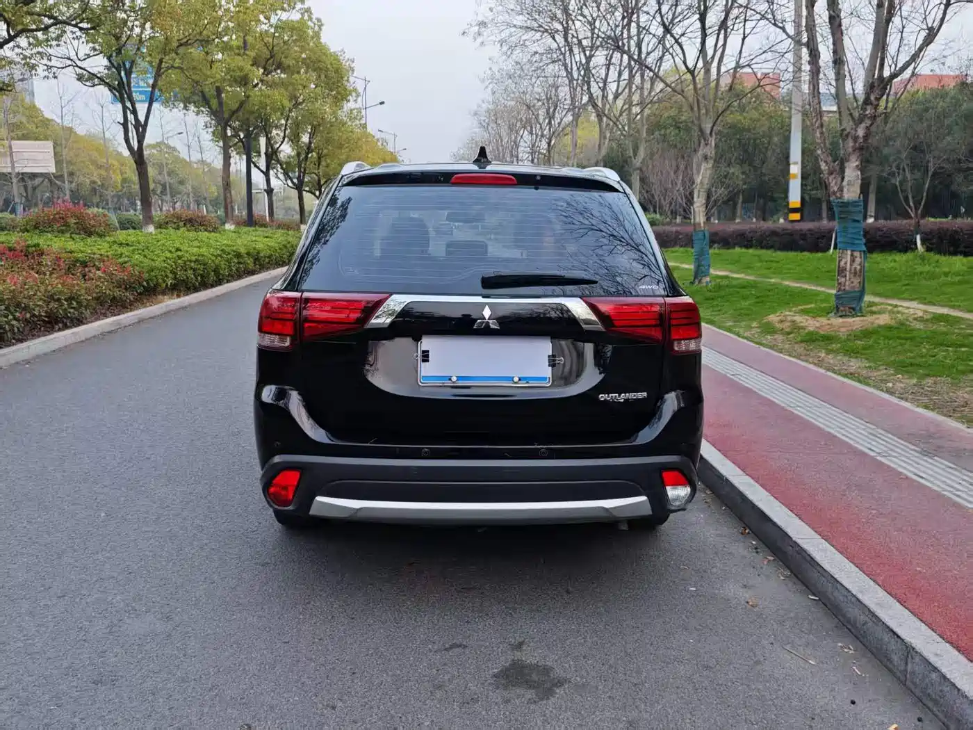 MITSUBISHI OUTLANDER