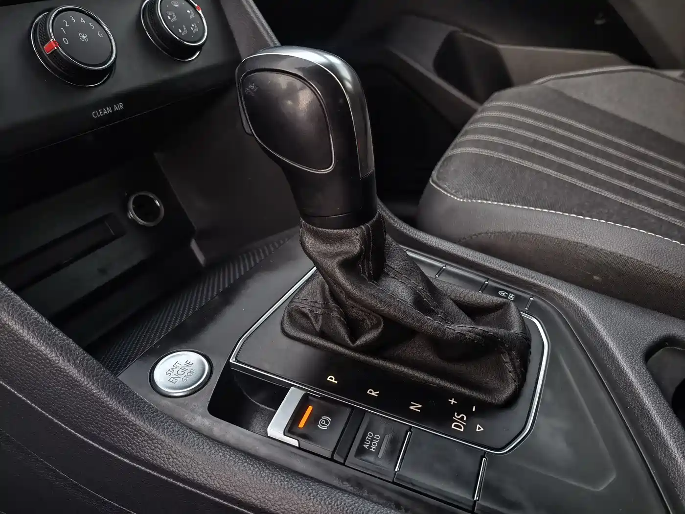 Volkswagen Tiguan L 2022 330TSI Automatic 2WD Comfort Edition фото 12