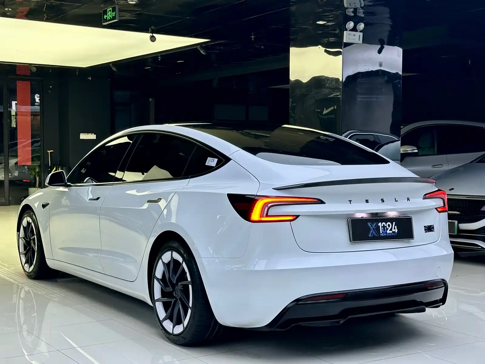 Фото 6 - Tesla Model 3