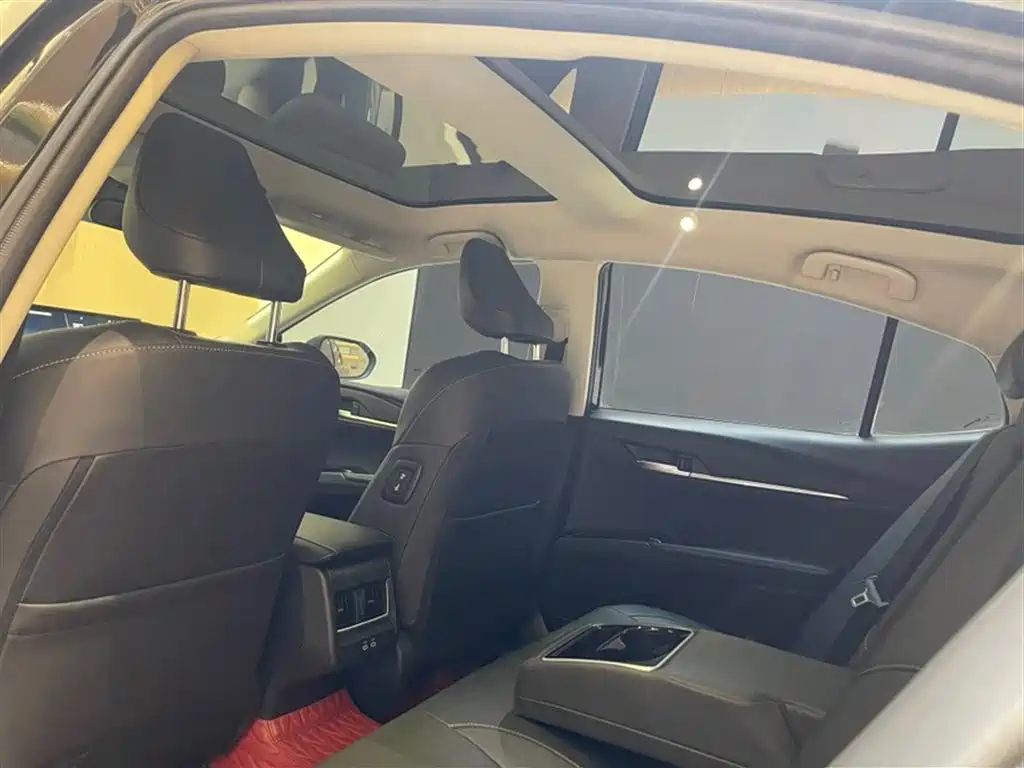 Toyota Camry 2024 Hybrid 2.0HG Premium Edition фото 16