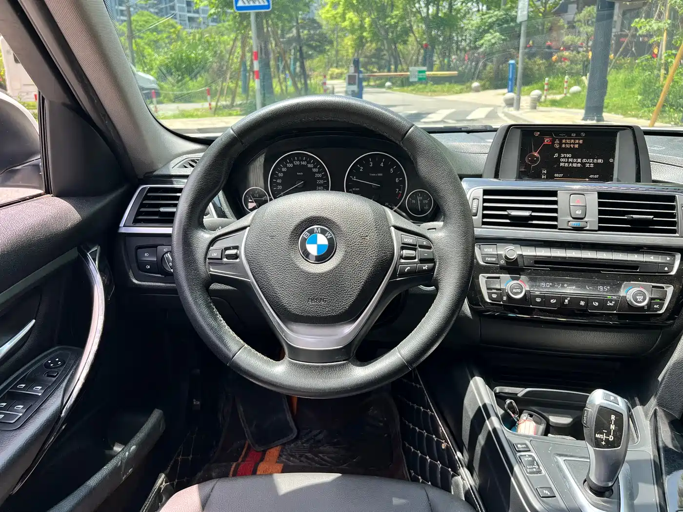 BMW 3 Series 2017 318i Fashion фото 10