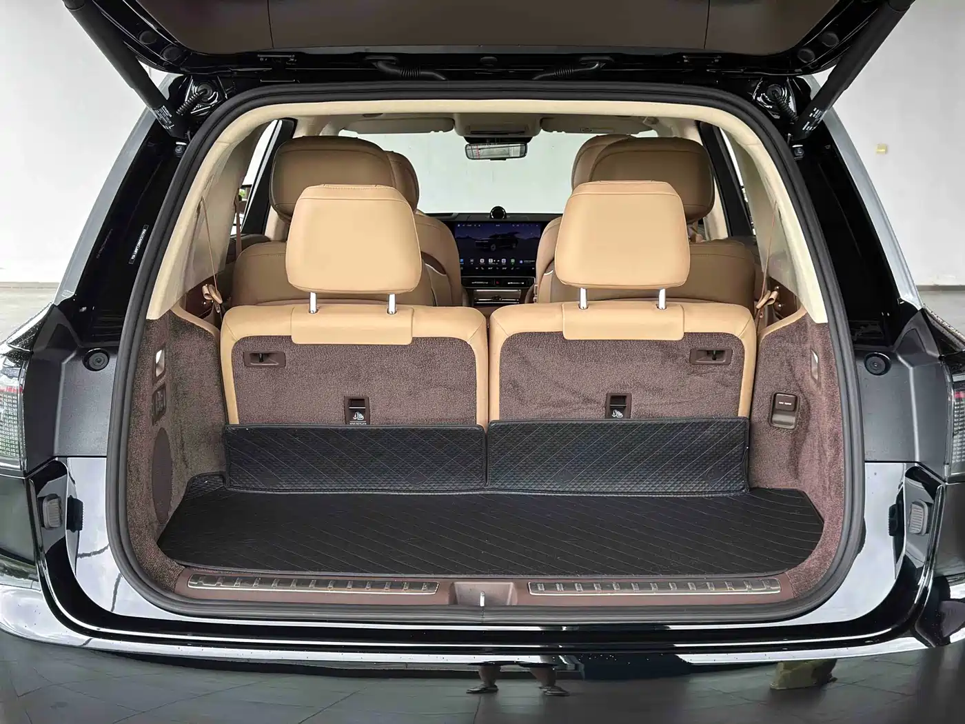 AITO Wenjie AITO M9 2025 Extended Range Ultra 52kWh 6-Seater фото 24