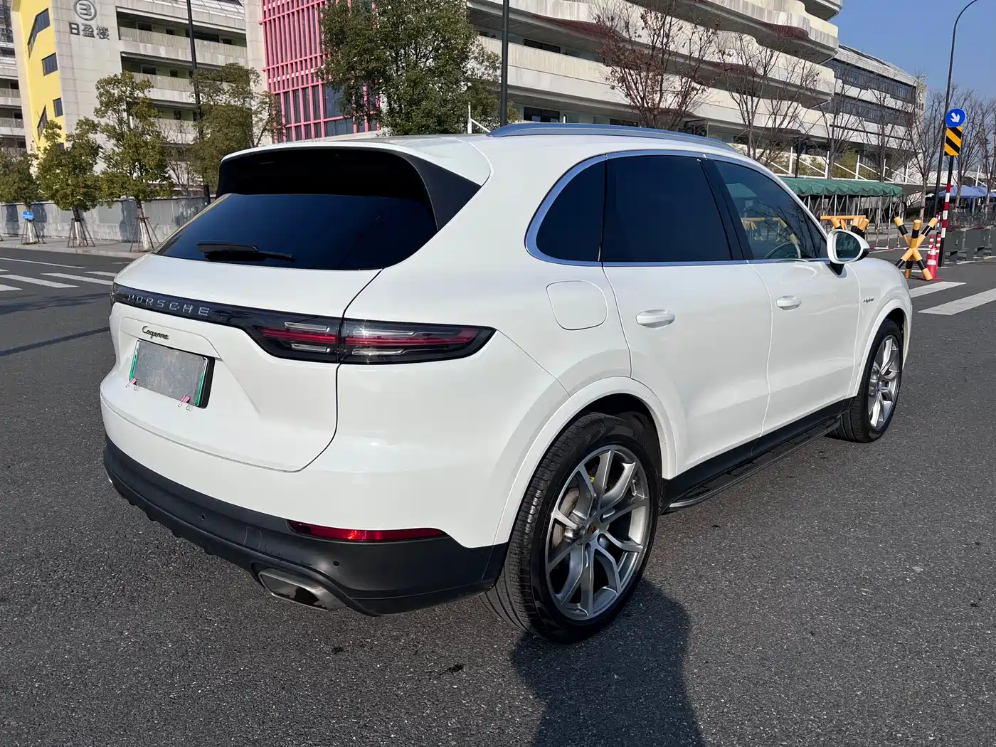Porsche Cayenne New Energy 2022 Cayenne E-Hybrid 2.0T Platinum Edition фото 5