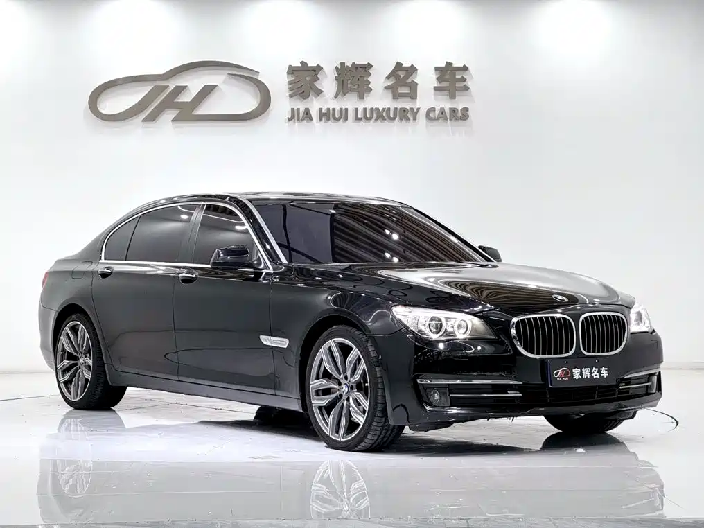 Фото 3 - BMW 7 Series
