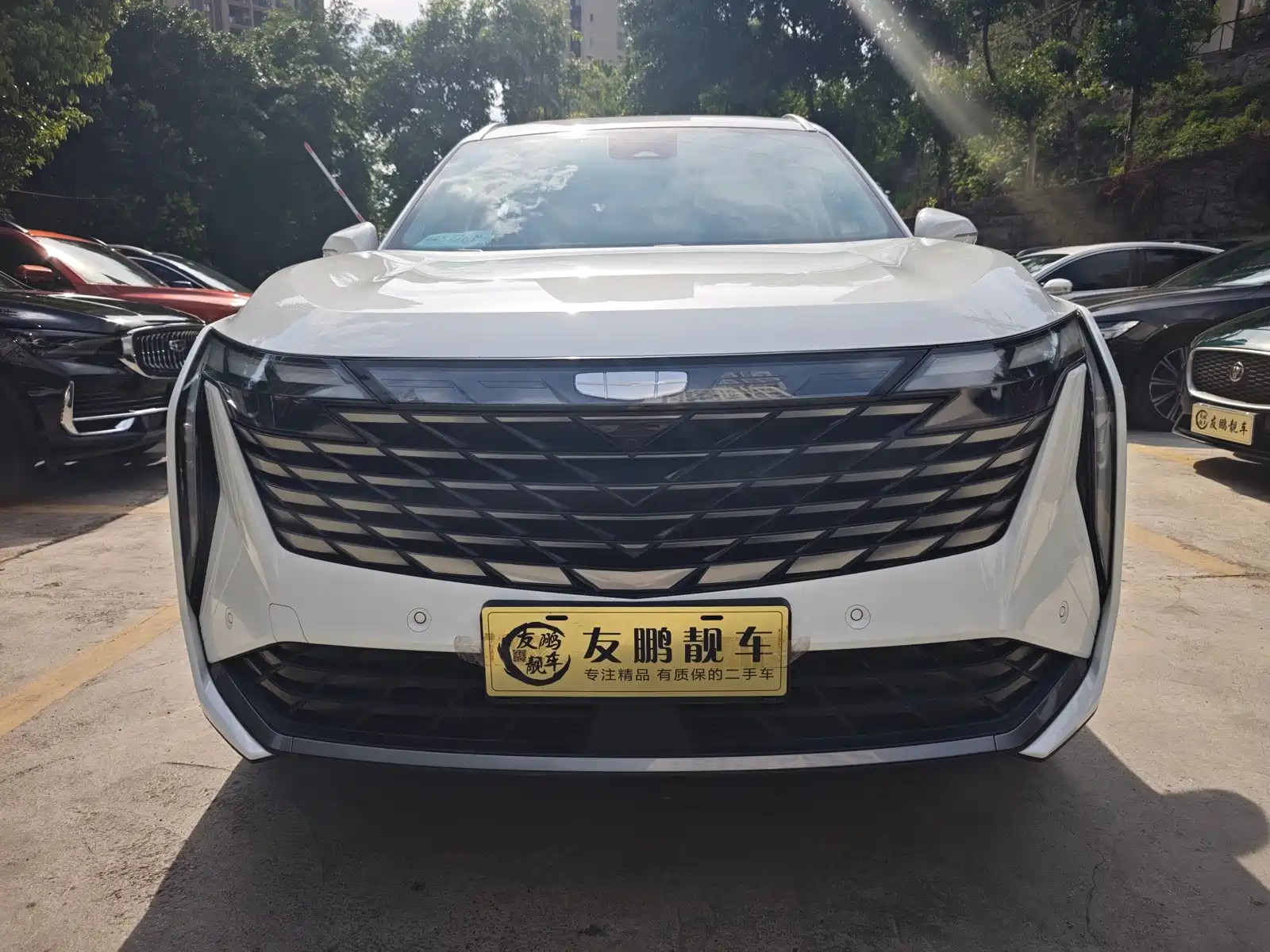 Фото 2 - Geely Atlas L