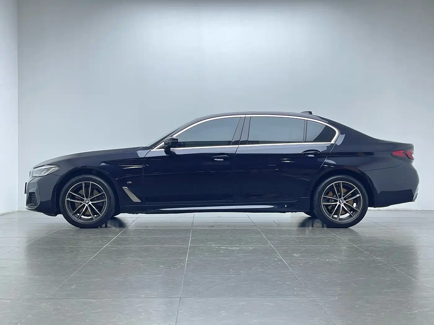 BMW 5 Series 2022 Model Second Facelift 525Li M Sport Package фото 5