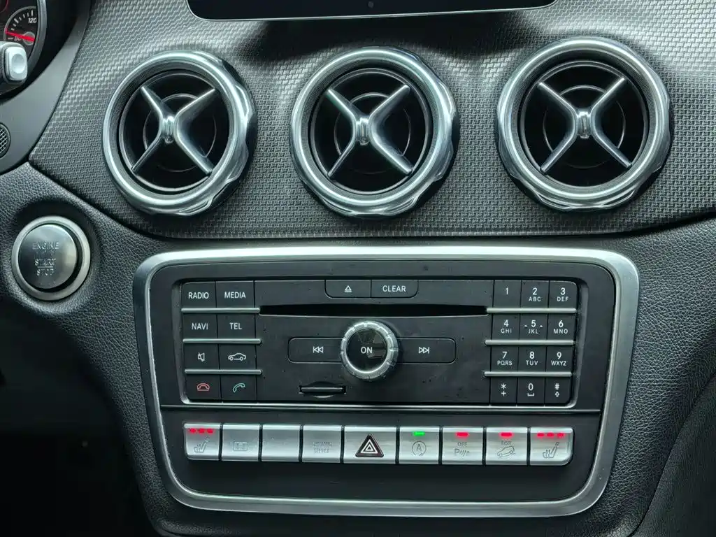 Mercedes-Benz GLA 2017 GLA 220 4MATIC Fashion фото 12