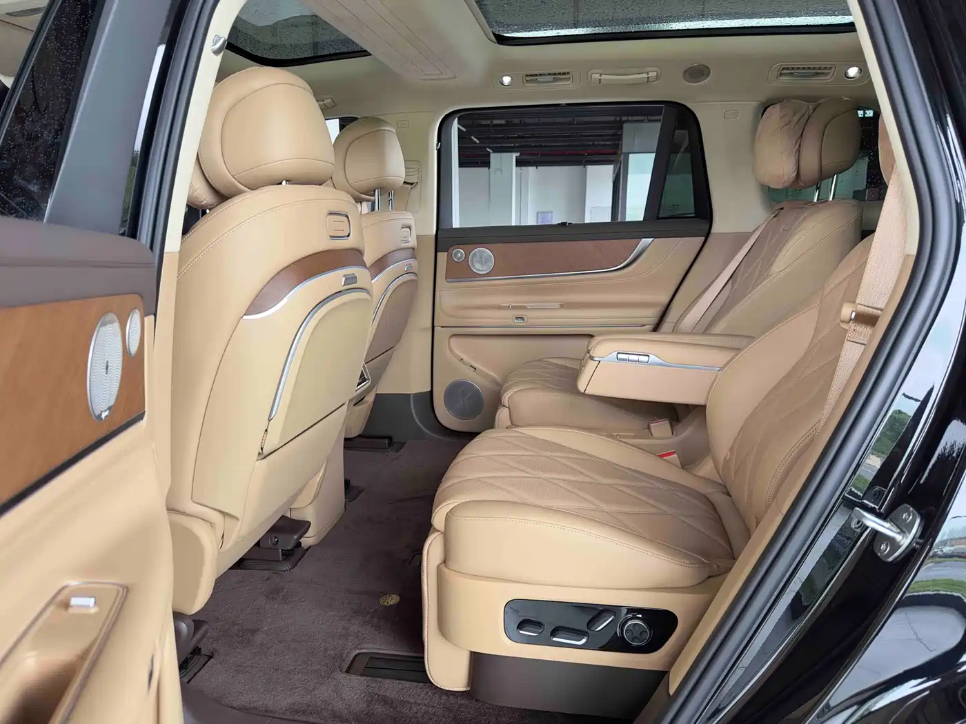 AITO Wenjie AITO M9 2025 Extended Range Ultra 52kWh 6-Seater фото 12
