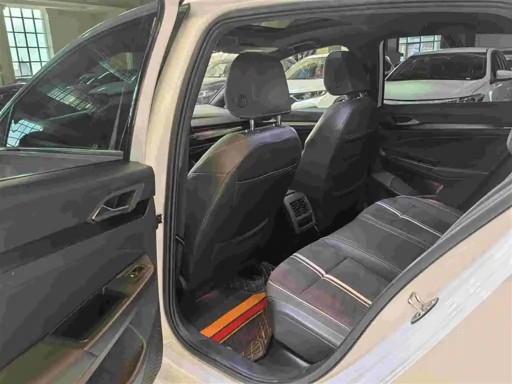 Volkswagen Golf 2023 280TSI DSG R-Line Lite фото 7