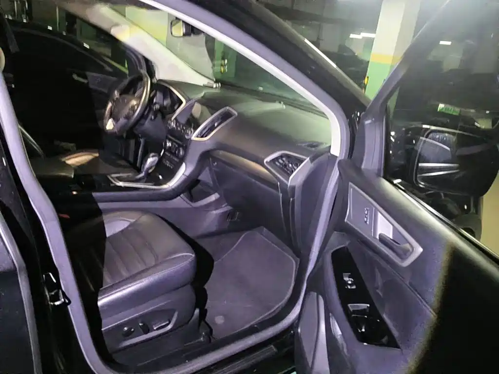 Фото 13 - Ford Edge