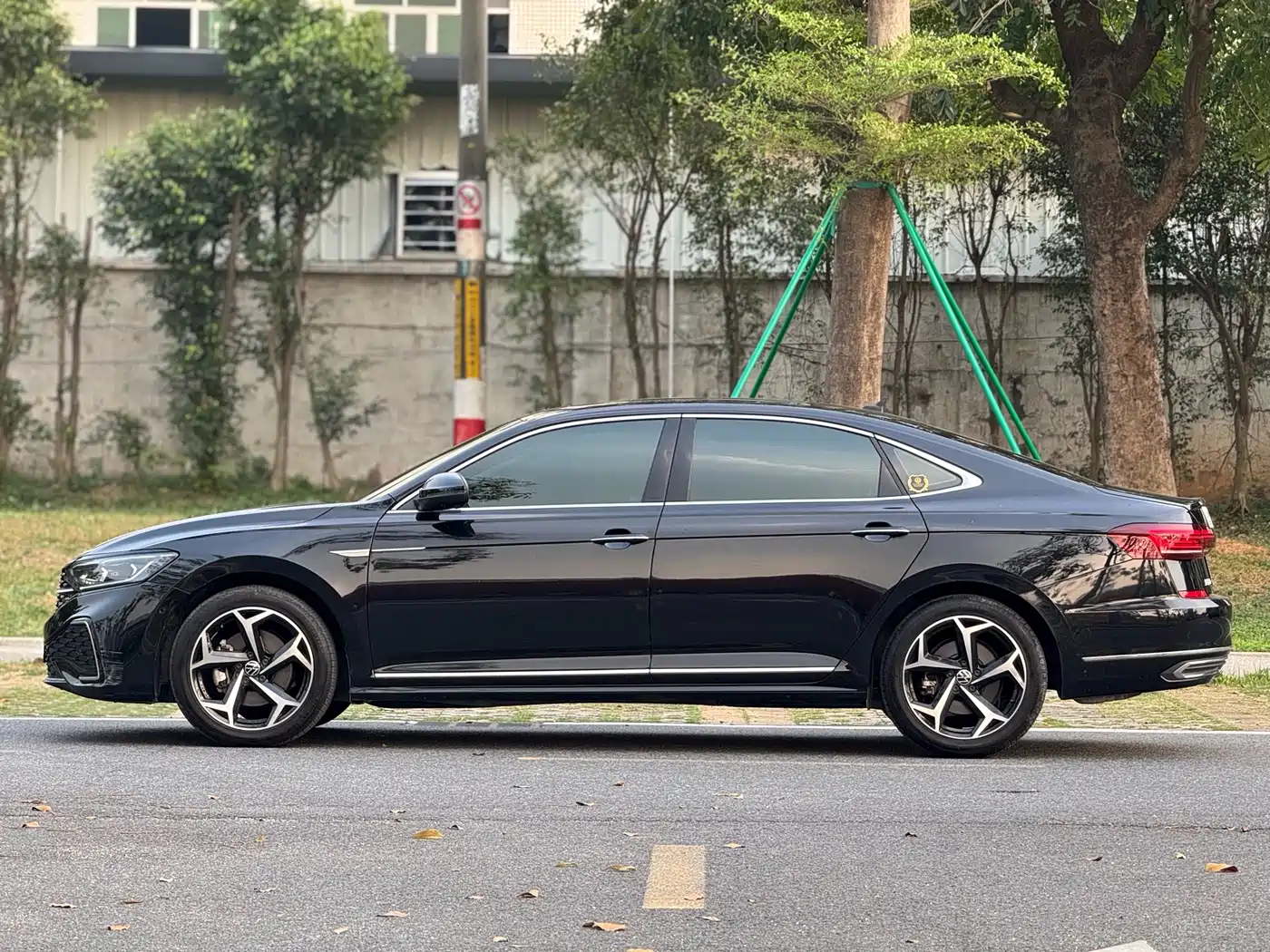 Volkswagen Passat 2024 380TSI Starlight Luxury Edition фото 8