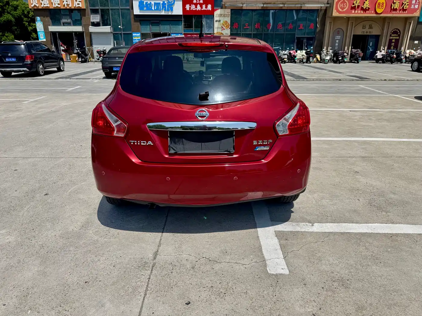 Photo 5 - Nissan Tiida
