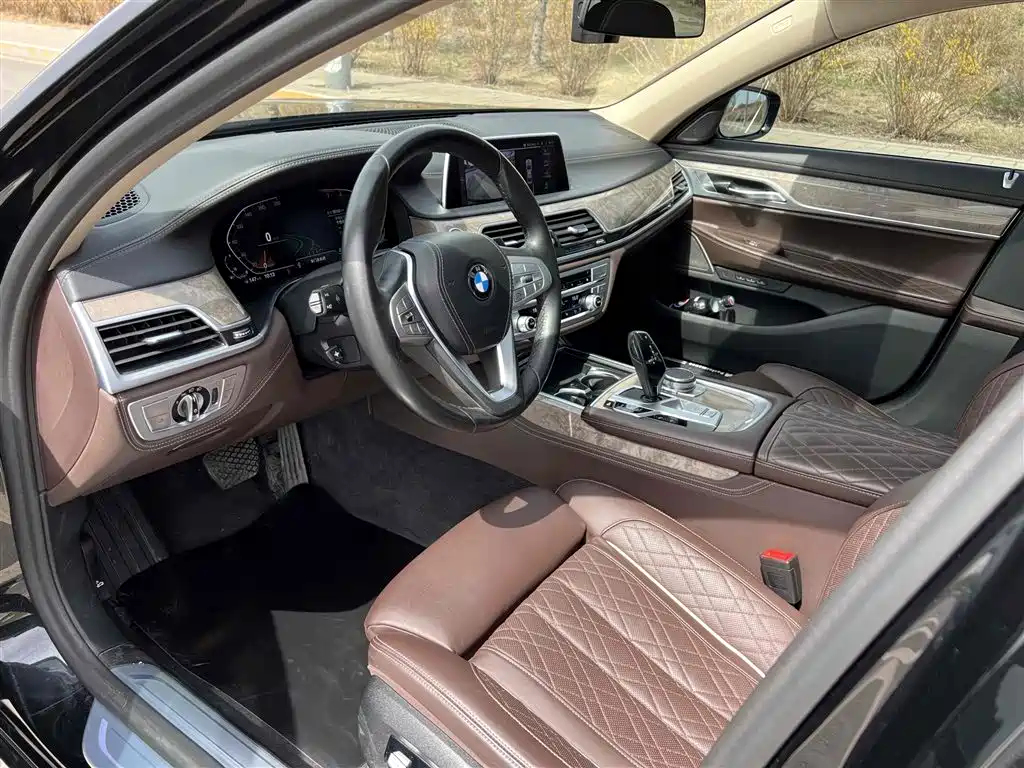 BMW 7-SERIES
