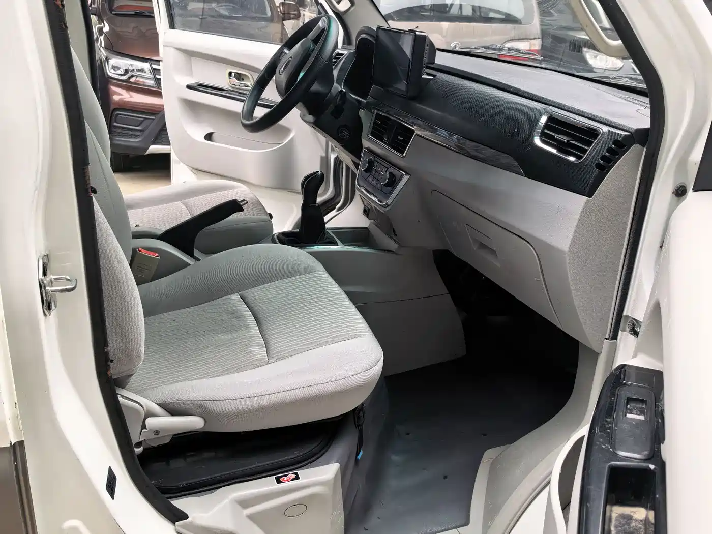 Jinbei New Hiace S 2021 2021 1.6L Premium Central Air-conditioned Passenger Vehicle China VI SWD16M