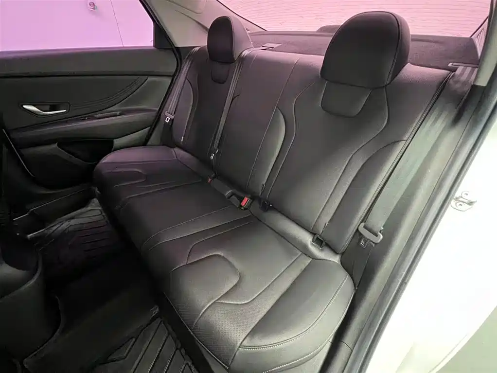 Hyundai Elantra 2021 1.5L CVT LUX Premium Edition фото 14