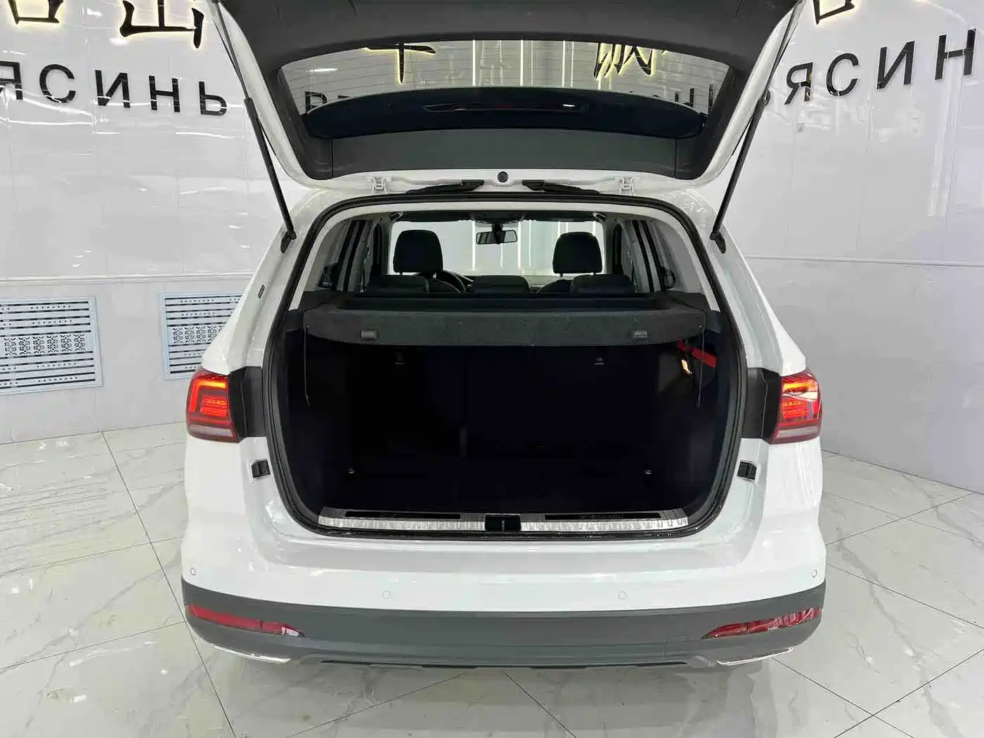 Volkswagen Tharu 2022 280TSI FWD Luxury Edition фото 17