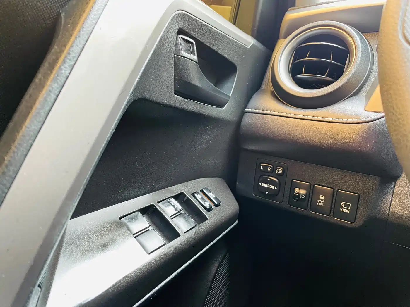 Toyota RAV4 Rongfang 2016 2.0L CVT 2WD Trend (China V) фото 8