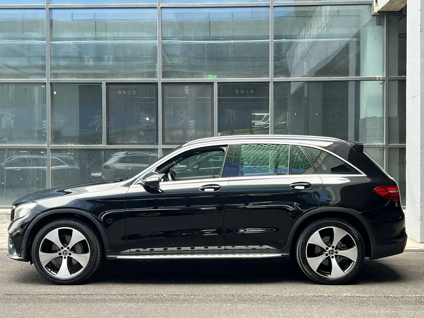 Mercedes-Benz GLC 2018 Facelift GLC 300 4MATIC Dynamic фото 3