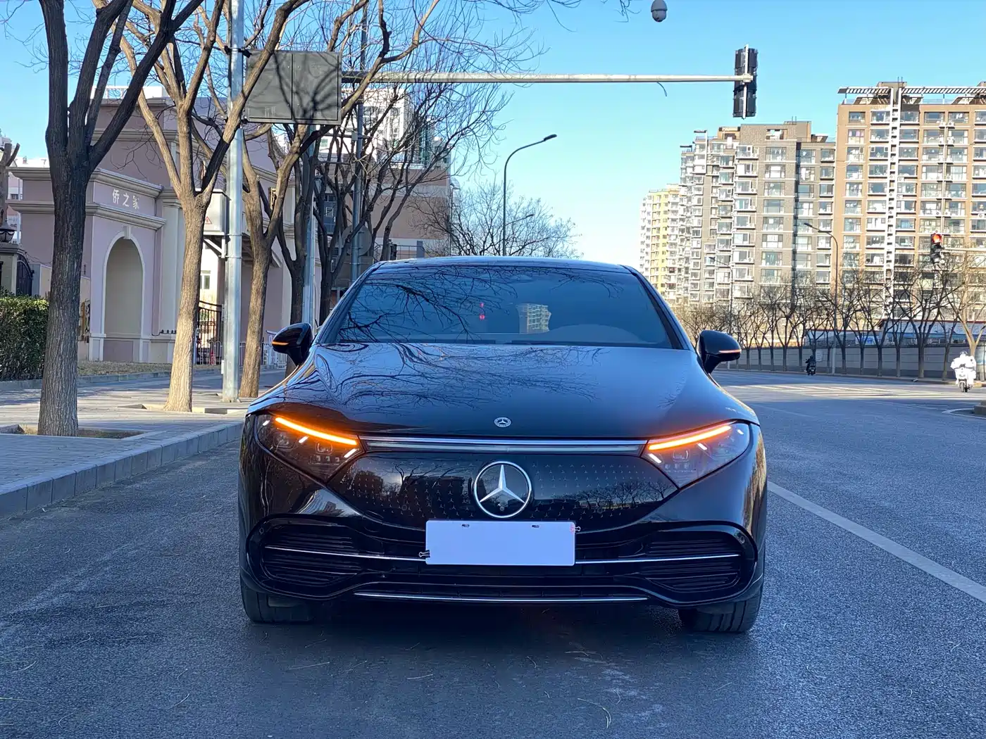 MERCEDES-BENZ EQS