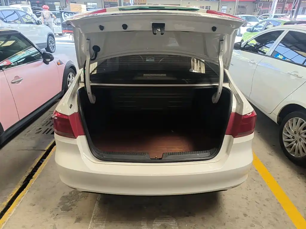 Volkswagen Santana 2015 1.4L Manual Trend Edition фото 19