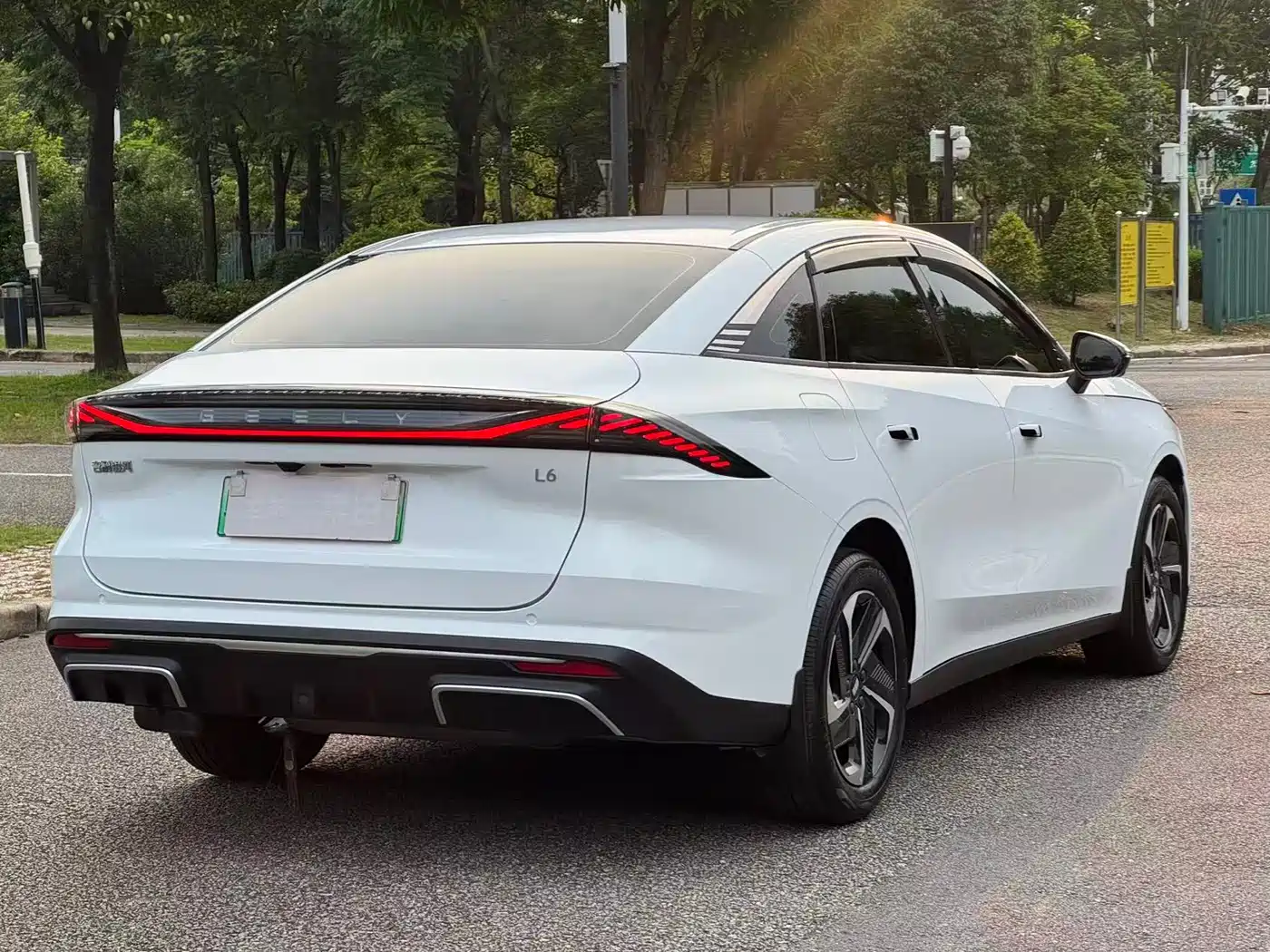 Geely Galaxy Galaxy L6 2024 125km PLUS Soaring Dragon Edition фото 7